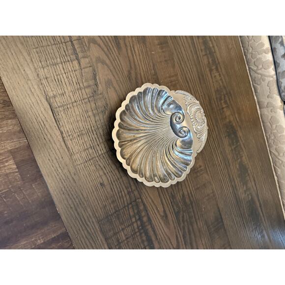 Silver-Plated Large Clam Shell Bowl – 9” - Picture 2 of 9